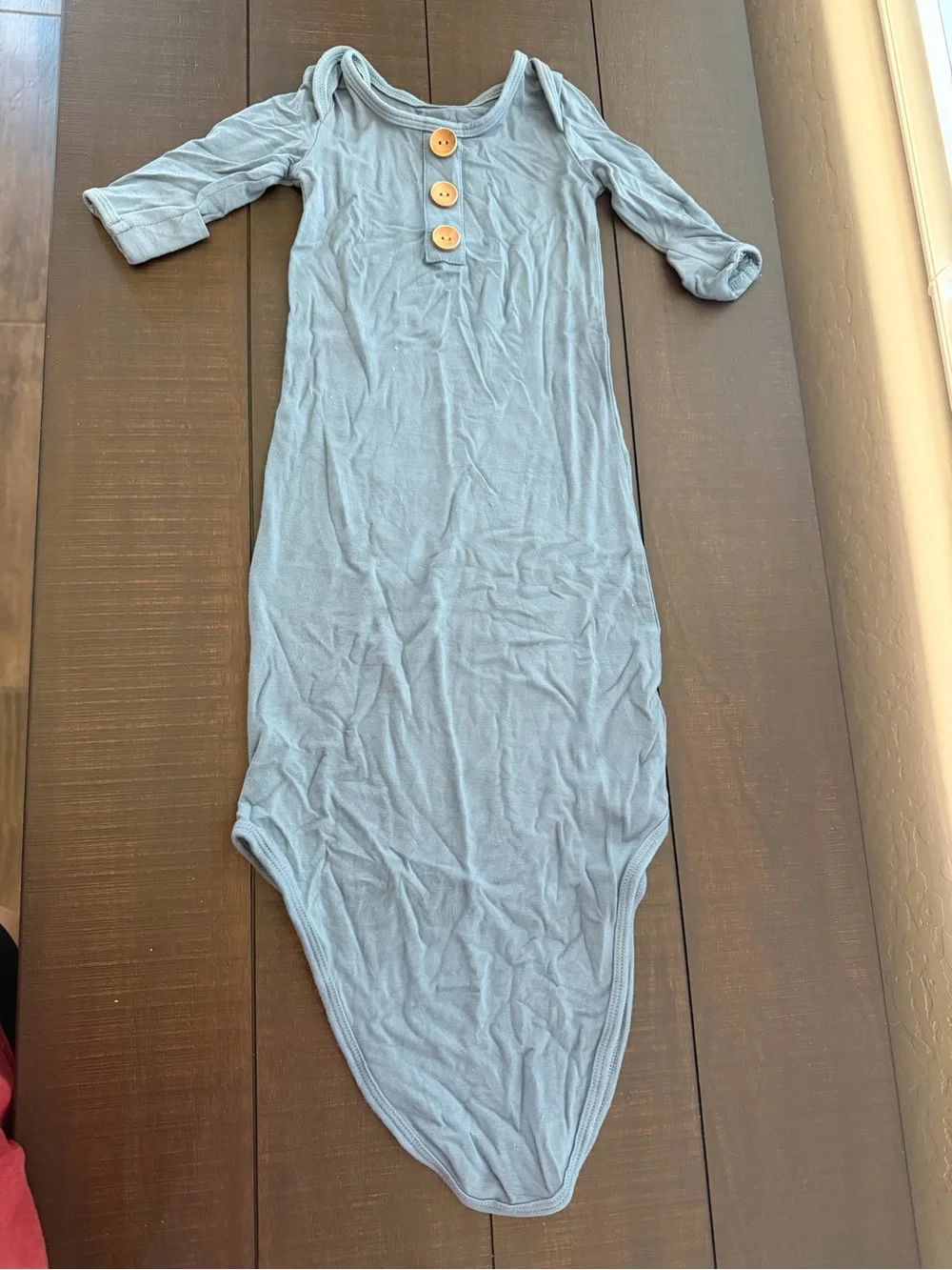 Caden Lane Bamboo Knotted Gown w/Natural Wood Button Details